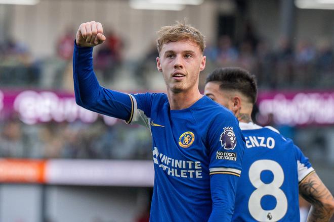 前锋伤愈回归轰出世界波（伤愈复出，前锋一记世界波惊艳全场）