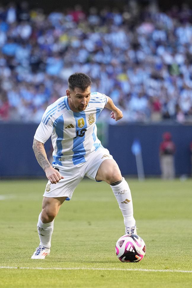 西媒：巴萨对阿拉维斯门票系统崩溃，球迷高喊反拉波尔塔口号（西媒称：巴萨对阵阿拉维斯售票系统宕机，球迷高呼反拉波尔塔口号）