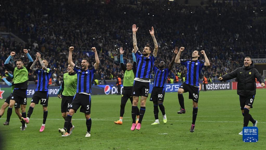 哈登：我和伦纳德的沟通很好，但光靠沟通是赢不了比赛的（哈登称与伦纳德交流顺畅，但仅凭沟通无法取胜）