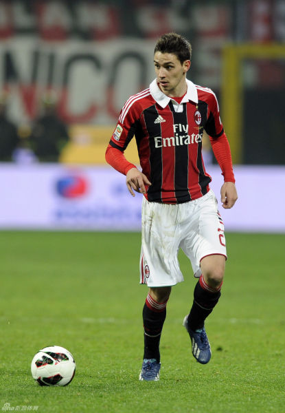 国安四老谈合影：18年足协杯决赛就我们四个在队里，留个纪念（国安四老合影忆2018足协杯：决赛时队内仅剩我们四人，特留纪念）