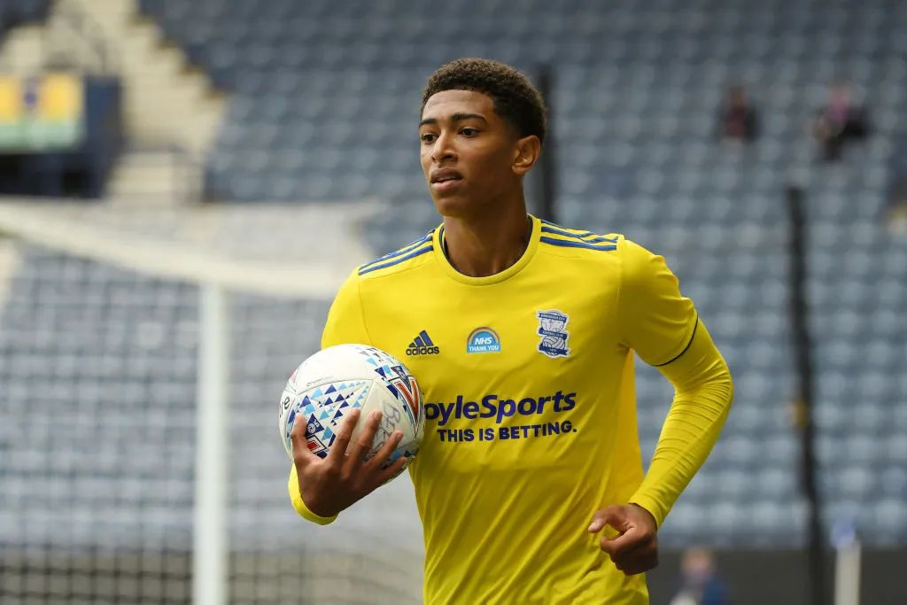 逆天乌龙！开场仅32秒町田泽维亚队长昌子源回传攻破自家大门