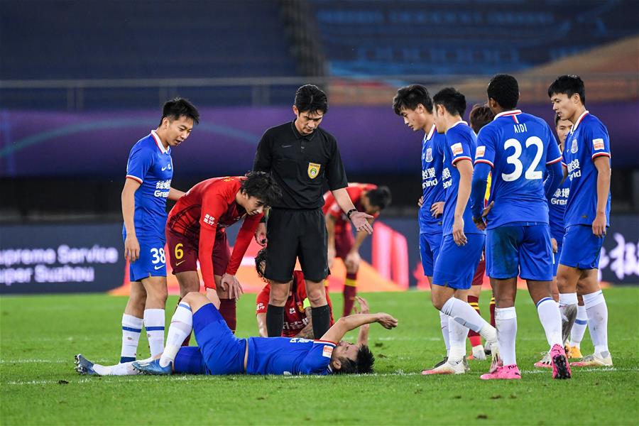 杜兰特关键中投命中，全场欢呼（杜兰特关键时刻中投命中，引爆全场欢呼）