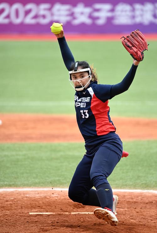 拉斯穆斯·霍伊伦(22 岁)在那不勒斯对阵尤文图斯的比赛中攻入 2 个进球！（22岁拉斯穆斯·霍伊伦在那不勒斯对尤文一役梅开二度！）