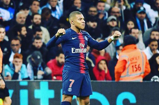 赵丽娜：走了70所学校，女孩踢球屈指可数；想让女孩踢球普及（赵丽娜：走访70所学校女足稀少，呼吁让女孩踢球更普及）