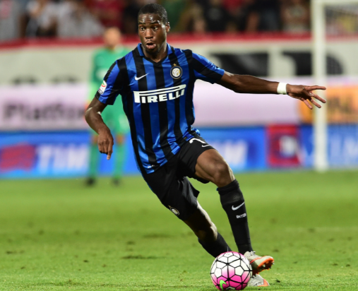 巴萨球员幸福满满，拉菲尼亚、3C、莱万与家人温馨相聚（巴萨众将其乐融融：拉菲尼亚、3C、莱万携家人温馨团聚）