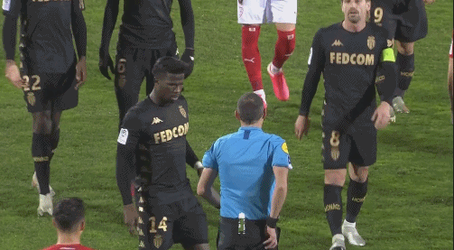 英超前瞻：维拉状态火热冲击10连胜，曼联连续5轮不败多人缺席（英超前瞻：阿斯顿维拉气势如虹剑指十连胜，曼联五轮不败却多人缺阵）