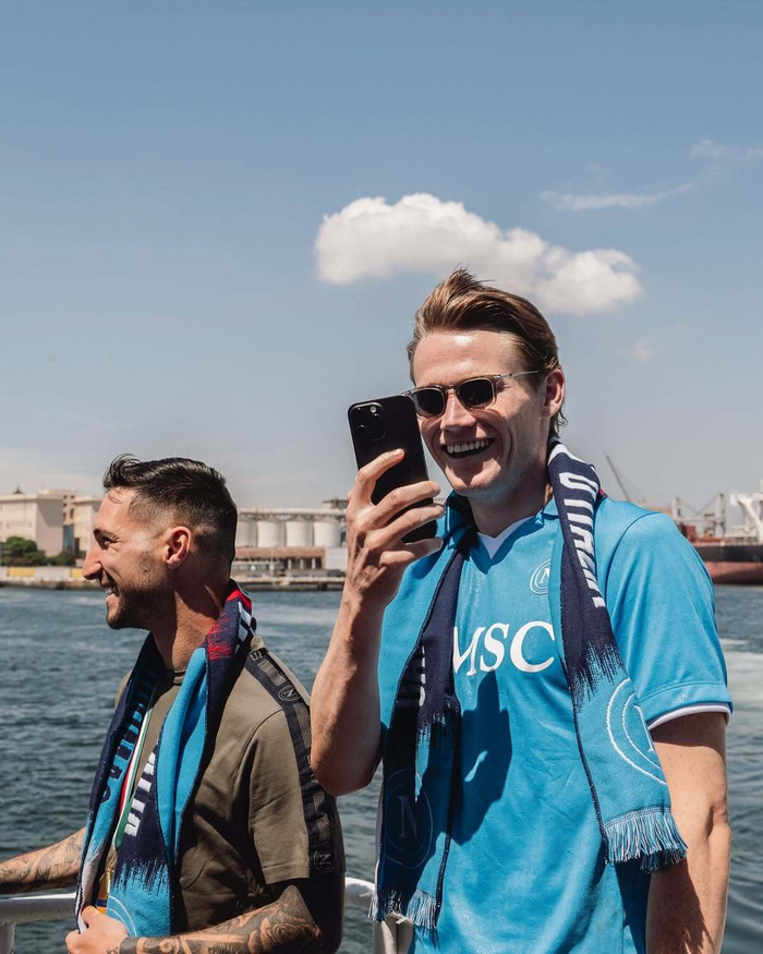 舒梅切尔谈阿诺德被球迷嘘：这不对，他应该受到球迷们的欢迎（舒梅切尔：阿诺德被嘘不妥，球迷本应欢迎他）