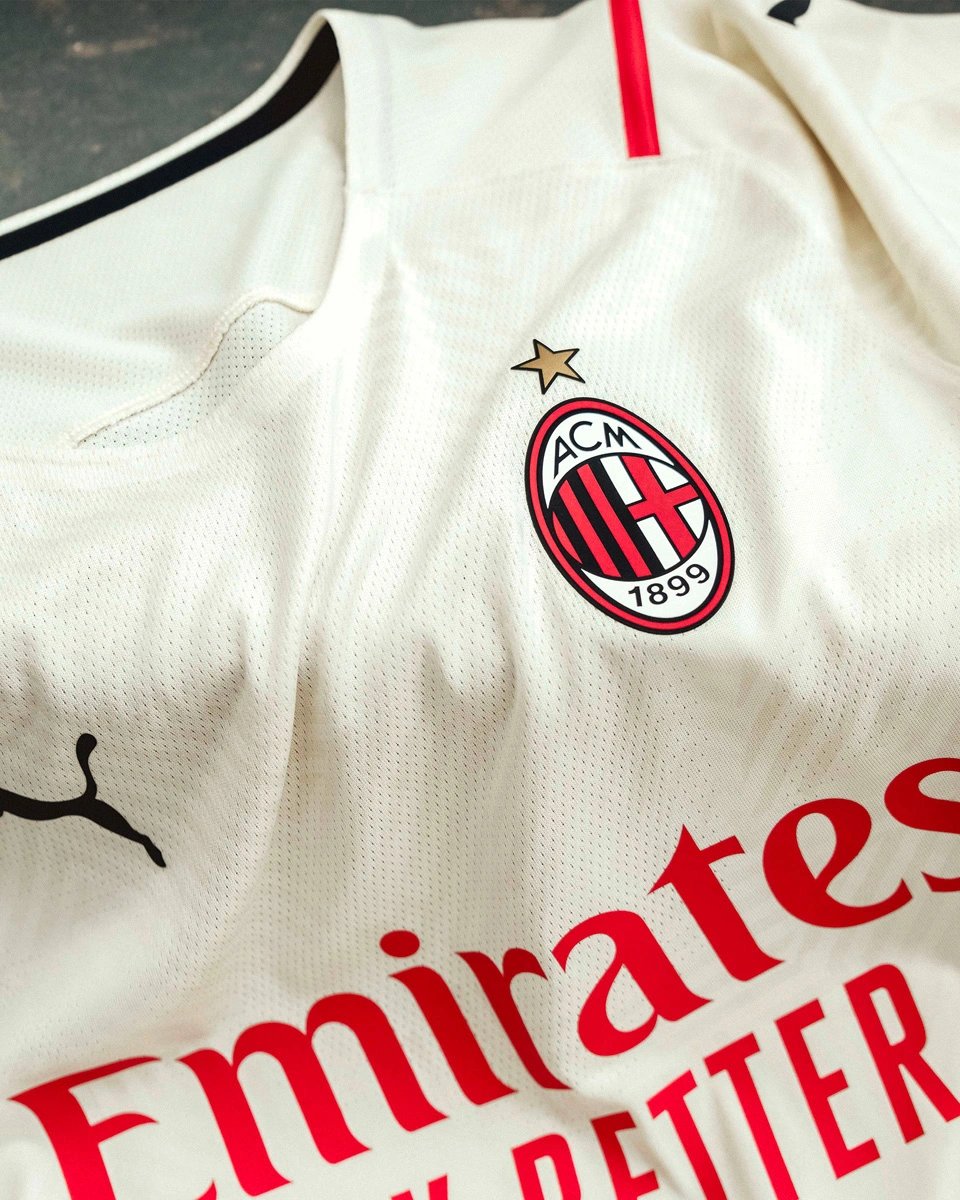 篮球勇士球员训练营表现亮眼（勇士队球员在训练营中表现出色）